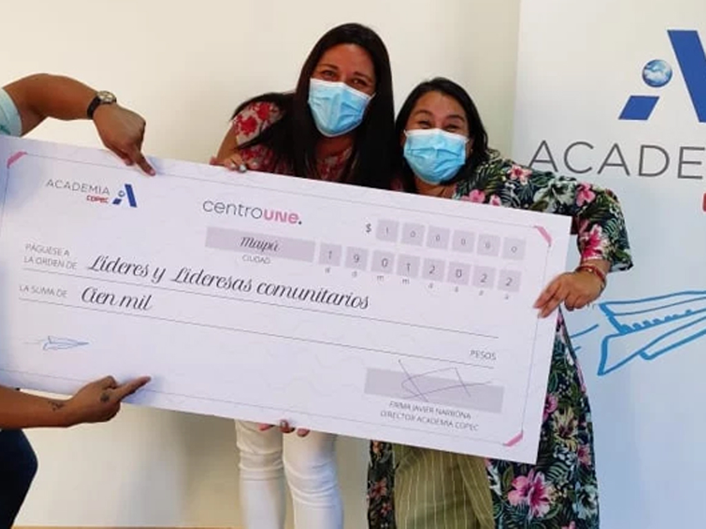 Entrega de Cheque para proyectos